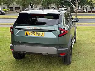 Used 2025 Dacia Duster Extreme Cedar Green - Interior and Exterior details 5