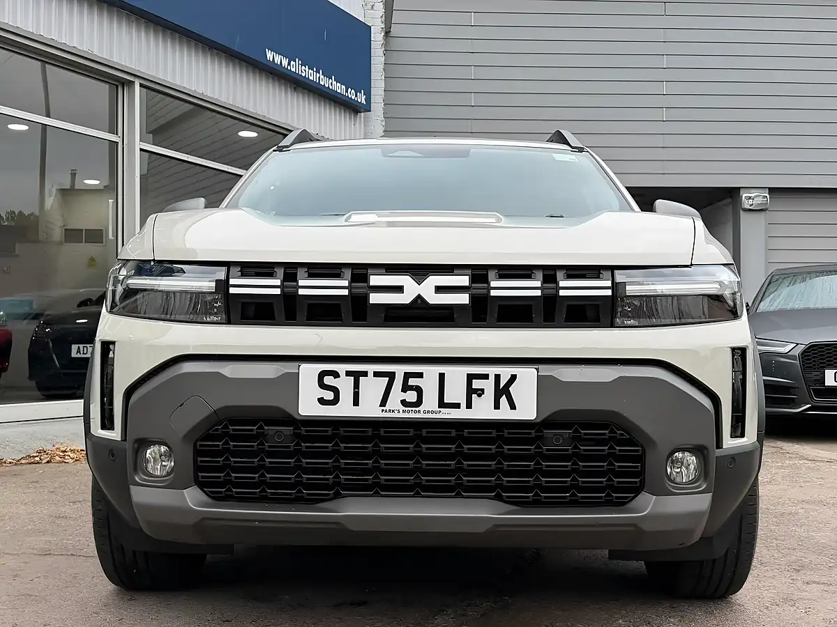 Used 2025 Dacia Duster Journey Beige - Interior and Exterior details 3