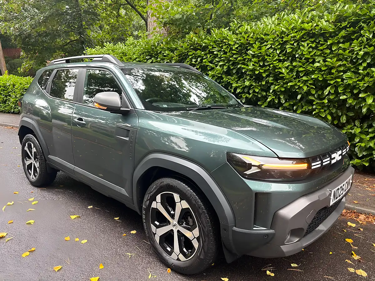 Used 2025 Dacia Duster Journey Cedar Green - Front View