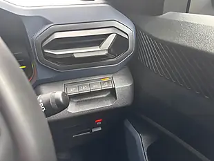 Used 2025 Dacia Duster Journey Cedar Green - Interior and Exterior details 13