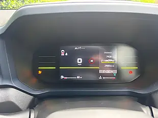 Used 2025 Dacia Duster Journey Cedar Green - Interior and Exterior details 17