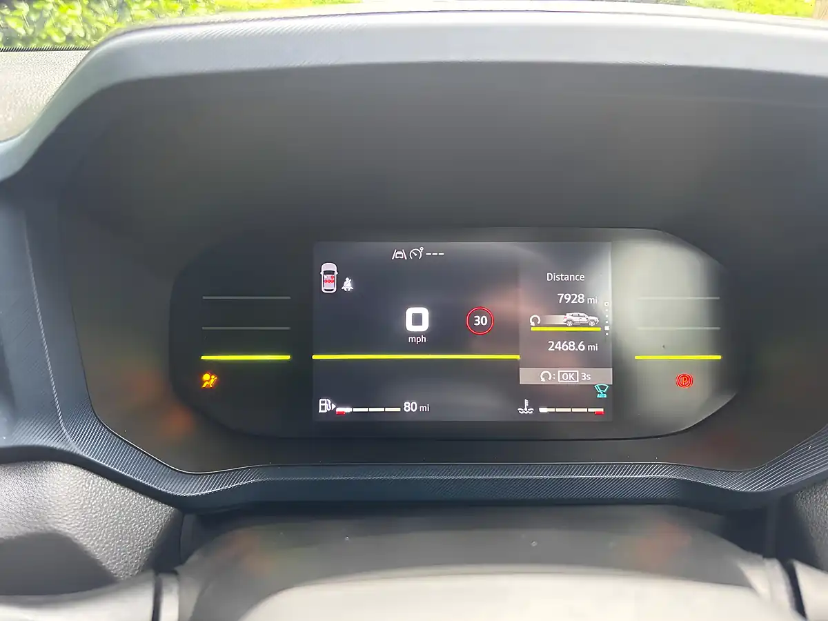 Used 2025 Dacia Duster Journey Cedar Green - Interior and Exterior details 17