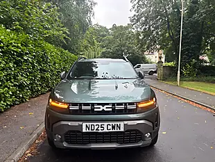 Used 2025 Dacia Duster Journey Cedar Green - Interior and Exterior details 5