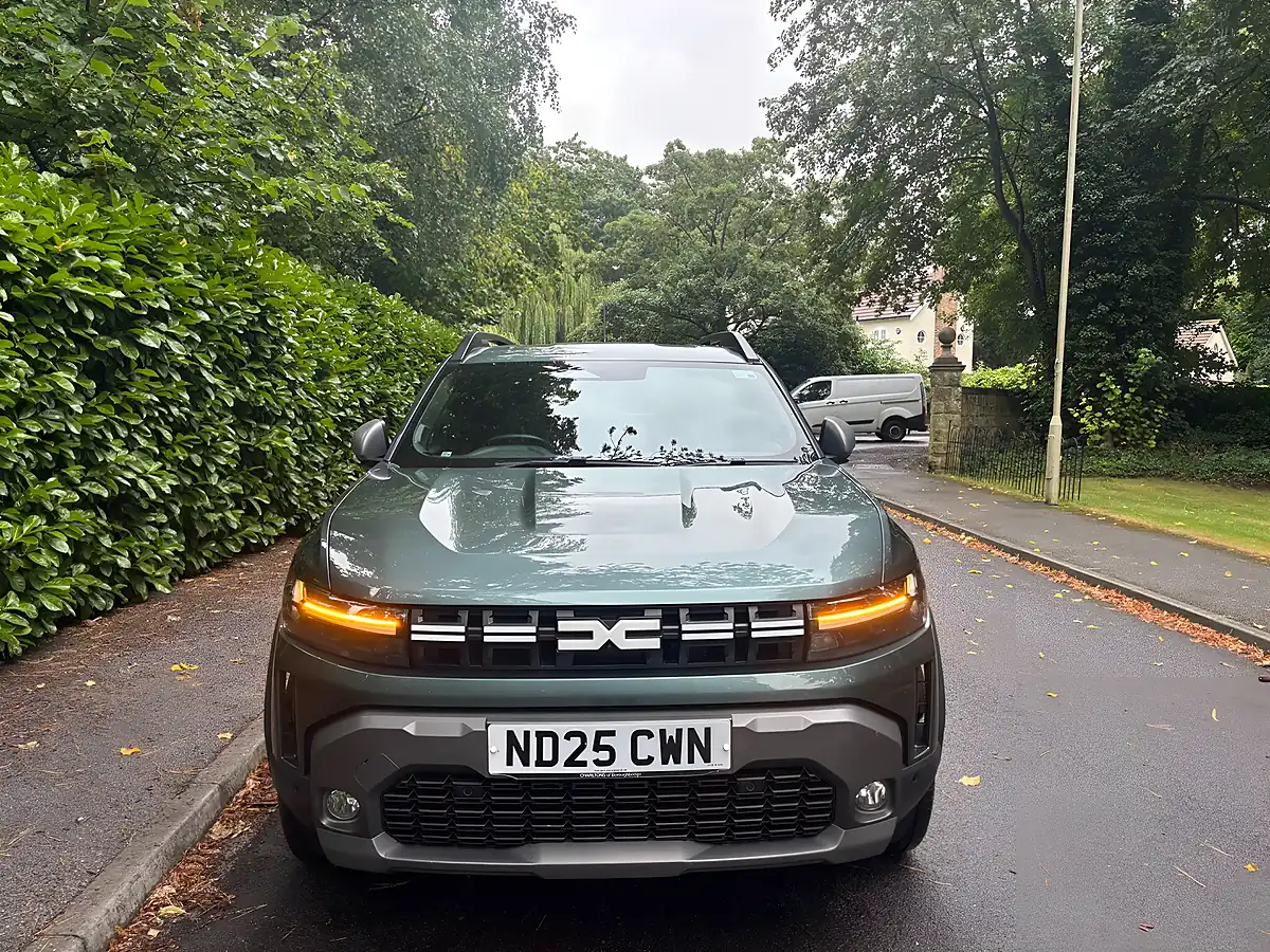 Used 2025 Dacia Duster Journey Cedar Green - Interior and Exterior details 5