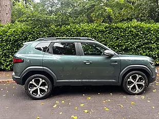 Used 2025 Dacia Duster Journey Cedar Green - Interior and Exterior details 7