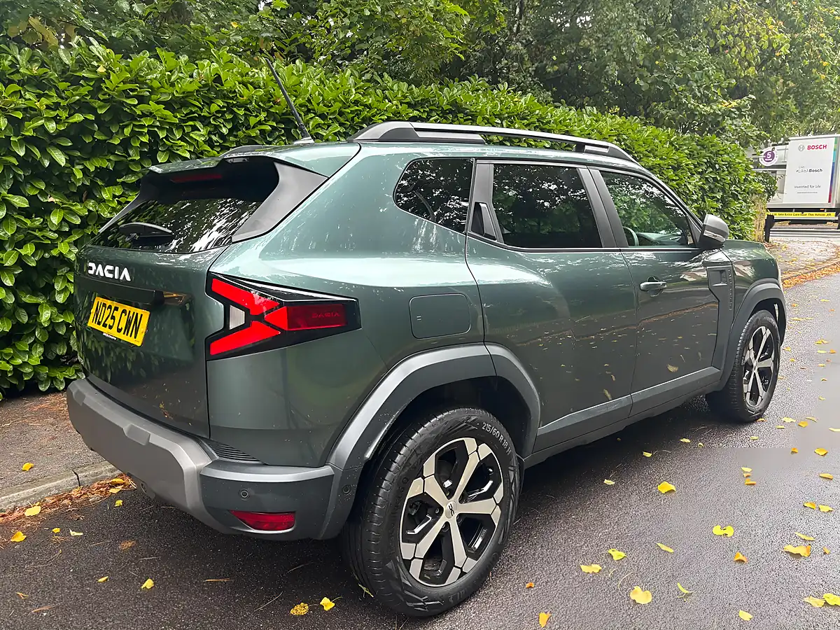 Used 2025 Dacia Duster Journey Cedar Green - Interior and Exterior details 8