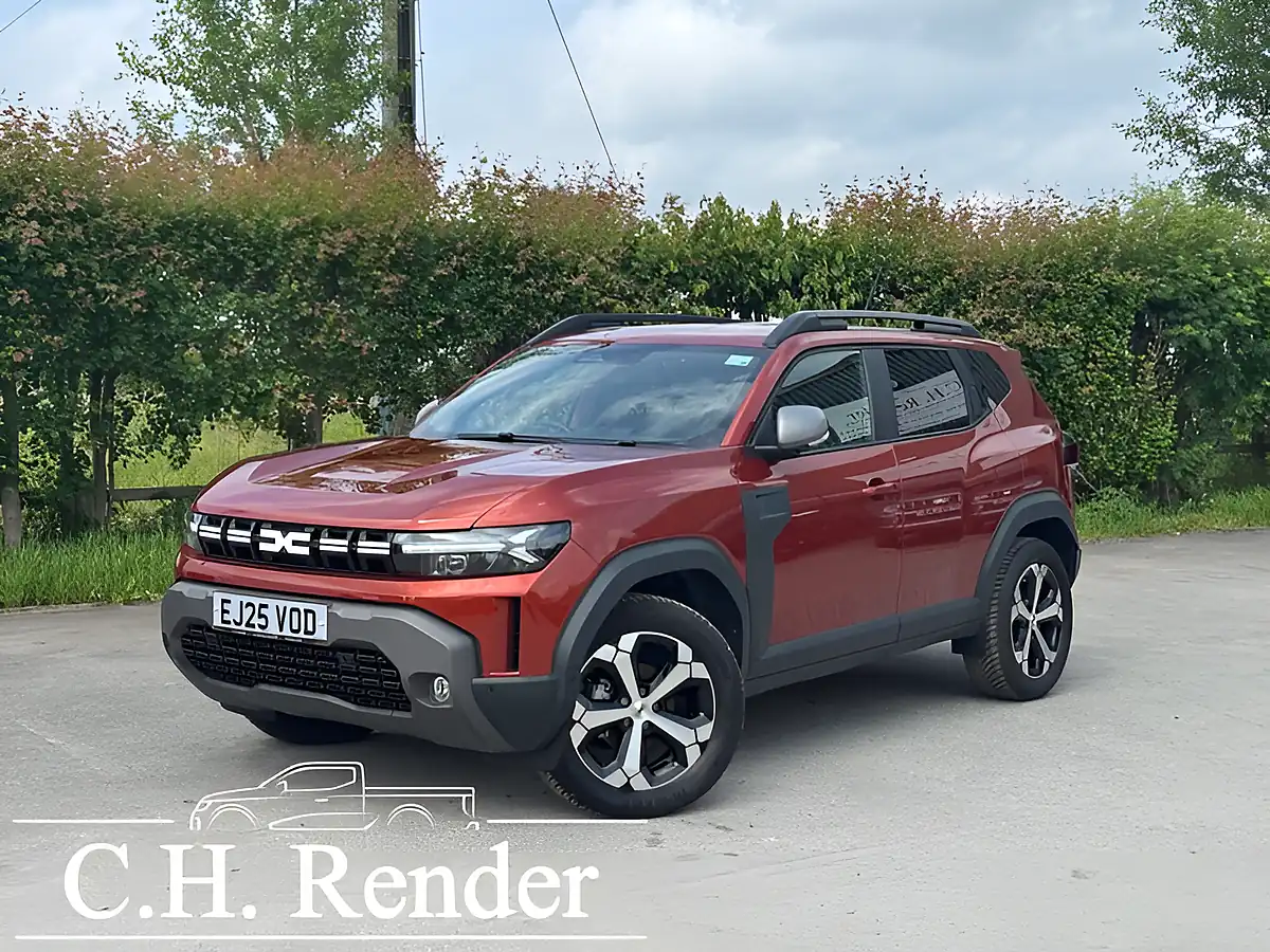 Used 2025 Dacia Duster Journey Terracotta - Front View