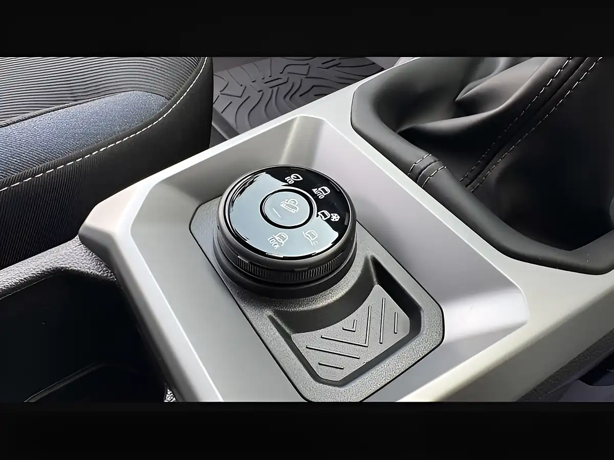 Used 2025 Dacia Duster Journey Terracotta - Interior and Exterior details 15