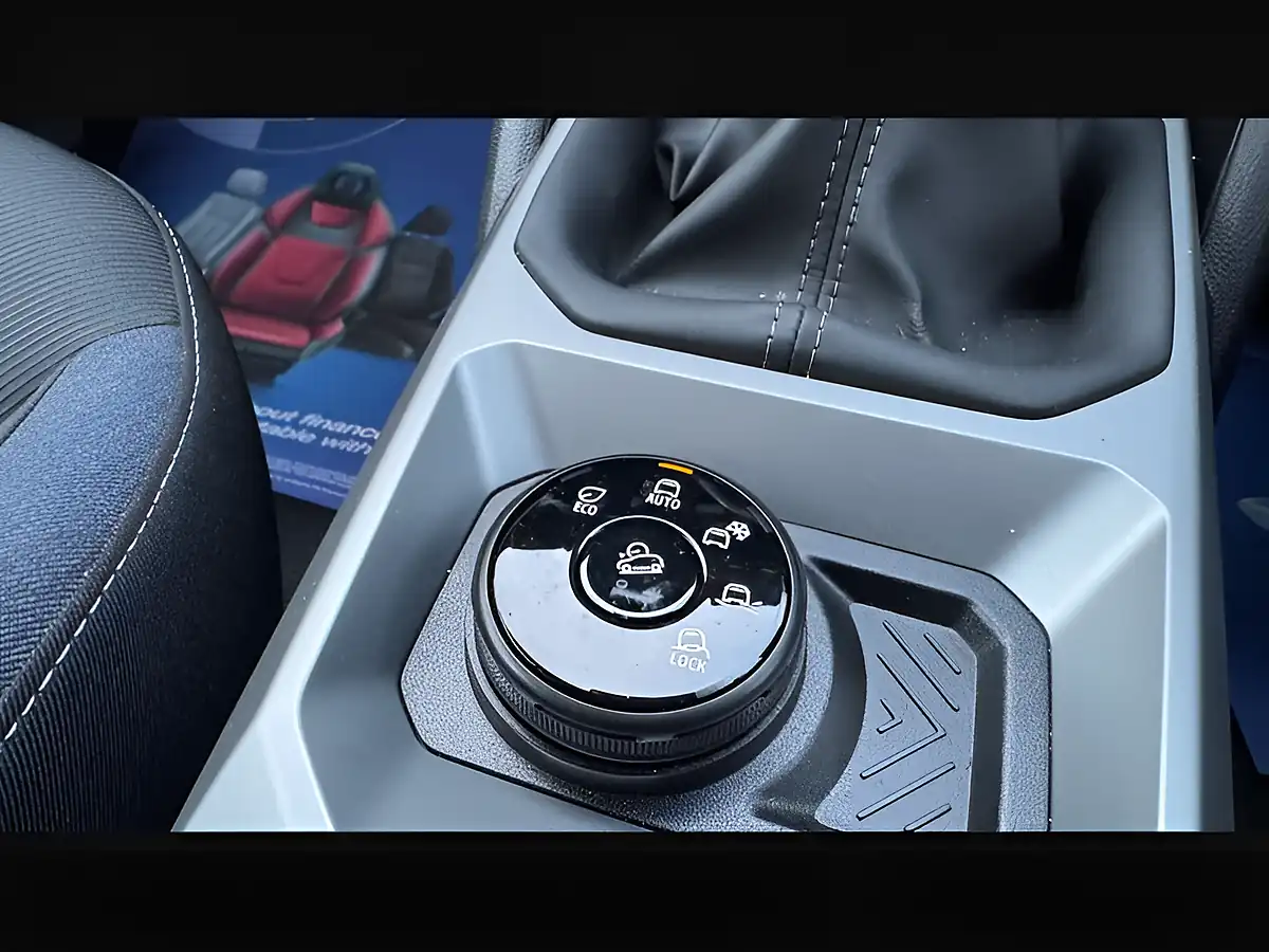 Used 2025 Dacia Duster Journey Terracotta - Interior and Exterior details 8