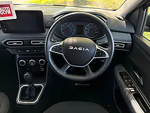 Used 2025 Dacia Jogger Expression Green - Interior and Exterior details 11