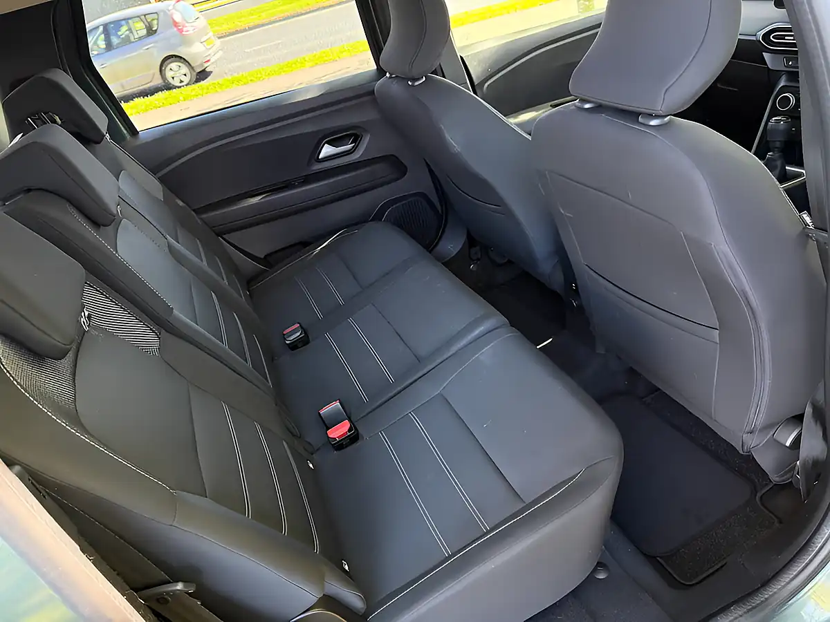 Used 2025 Dacia Jogger Expression Green - Interior and Exterior details 12