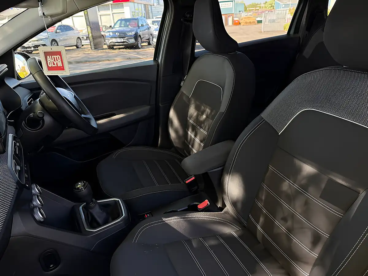 Used 2025 Dacia Jogger Expression Green - Interior and Exterior details 14