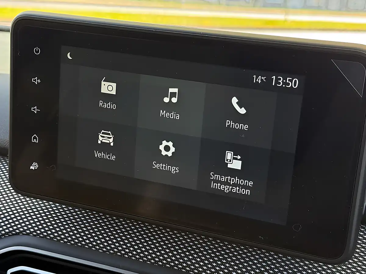 Used 2025 Dacia Jogger Expression Green - Interior and Exterior details 17