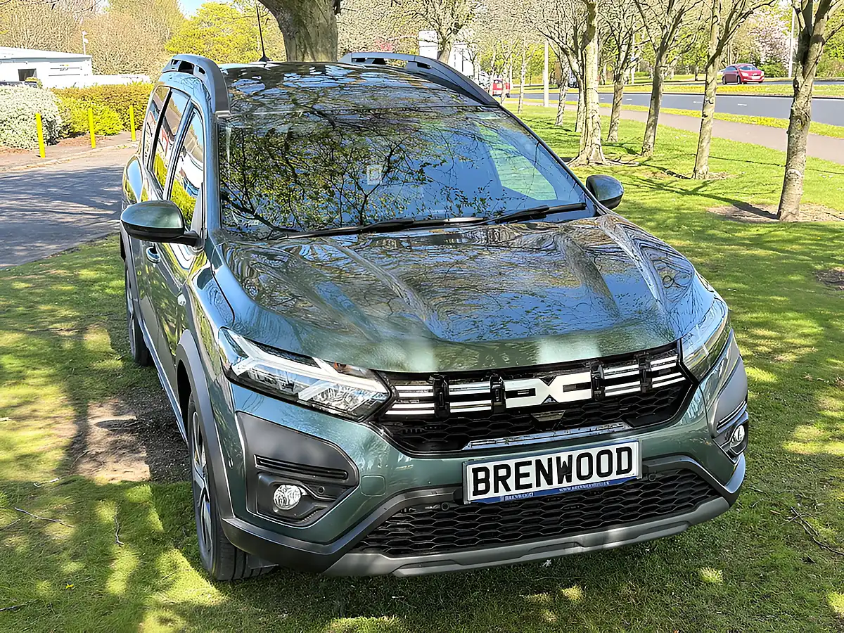 Used 2025 Dacia Jogger Expression Green - Interior and Exterior details 2