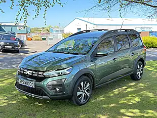 Used 2025 Dacia Jogger Expression Green - Interior and Exterior details 4