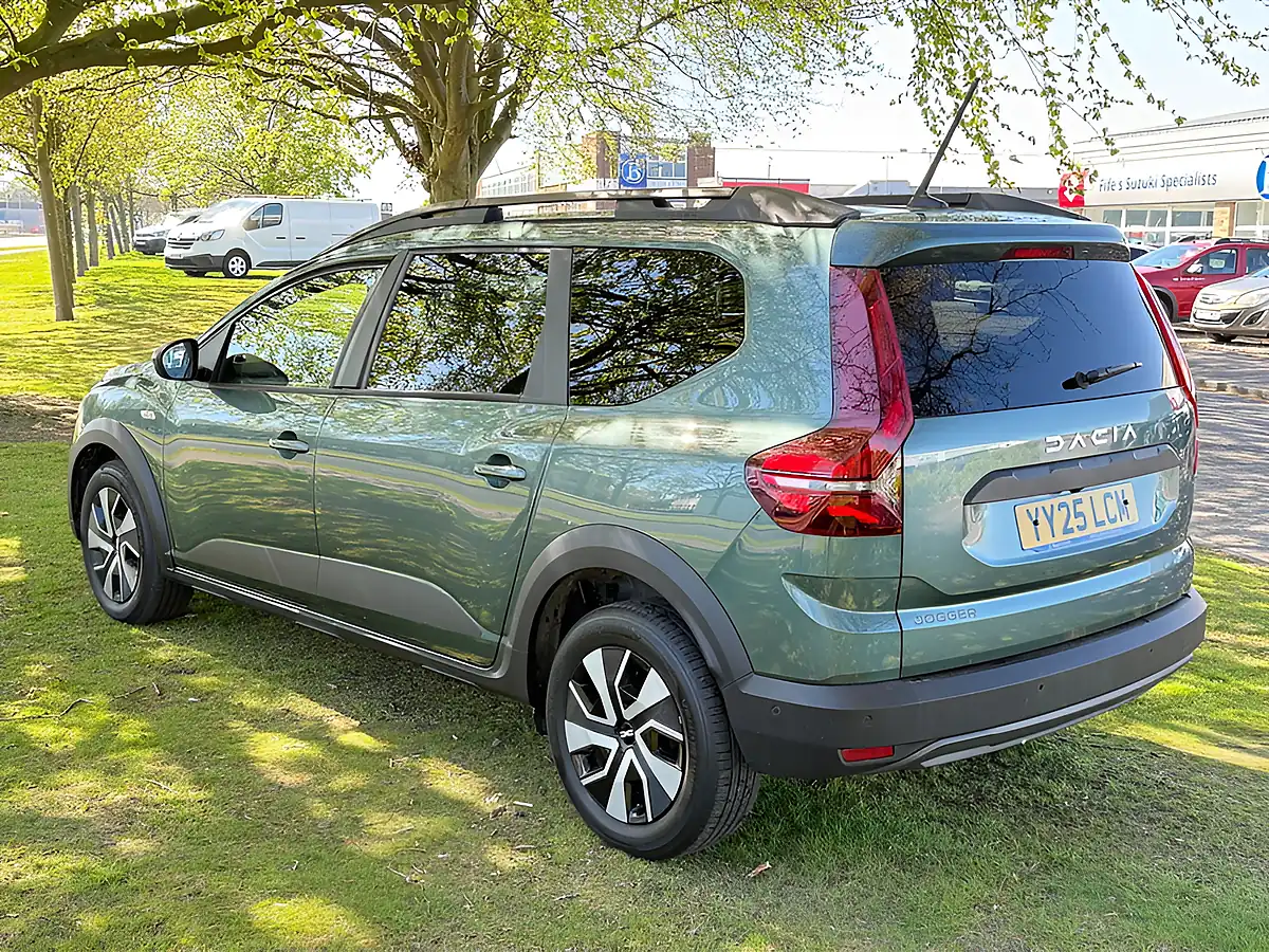 Used 2025 Dacia Jogger Expression Green - Interior and Exterior details 5