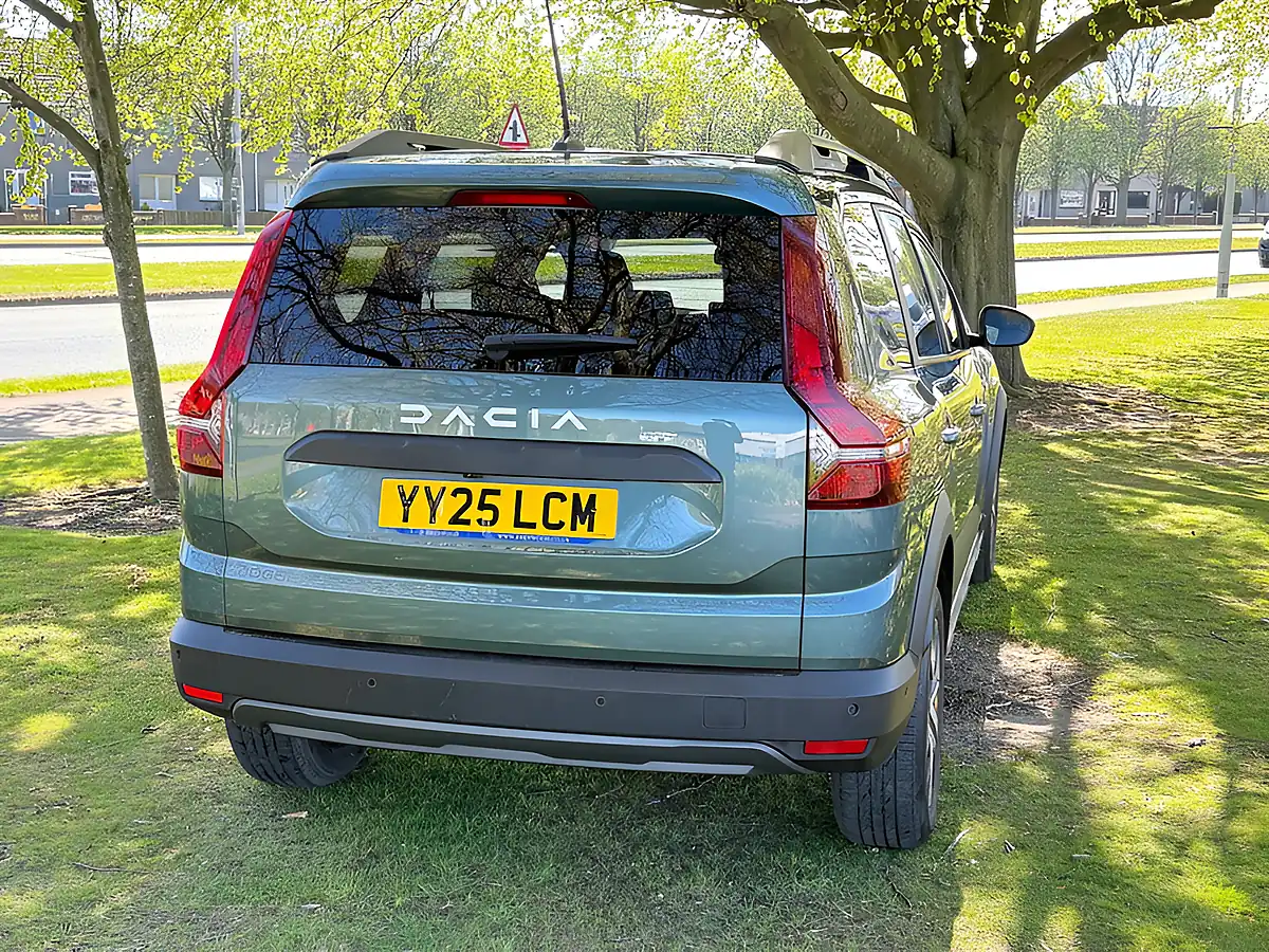 Used 2025 Dacia Jogger Expression Green - Interior and Exterior details 6