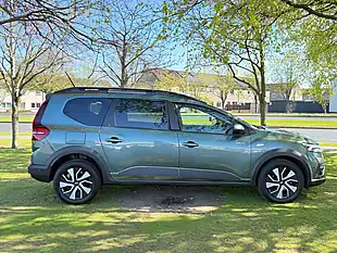 Used 2025 Dacia Jogger Expression Green - Interior and Exterior details 7