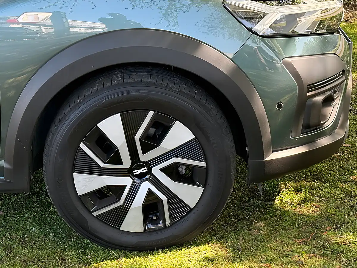 Used 2025 Dacia Jogger Expression Green - Interior and Exterior details 8