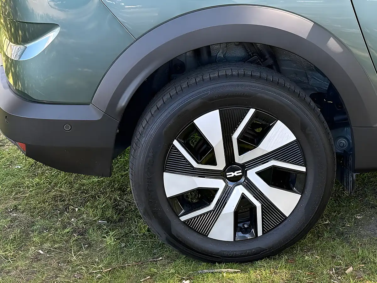 Used 2025 Dacia Jogger Expression Green - Interior and Exterior details 9