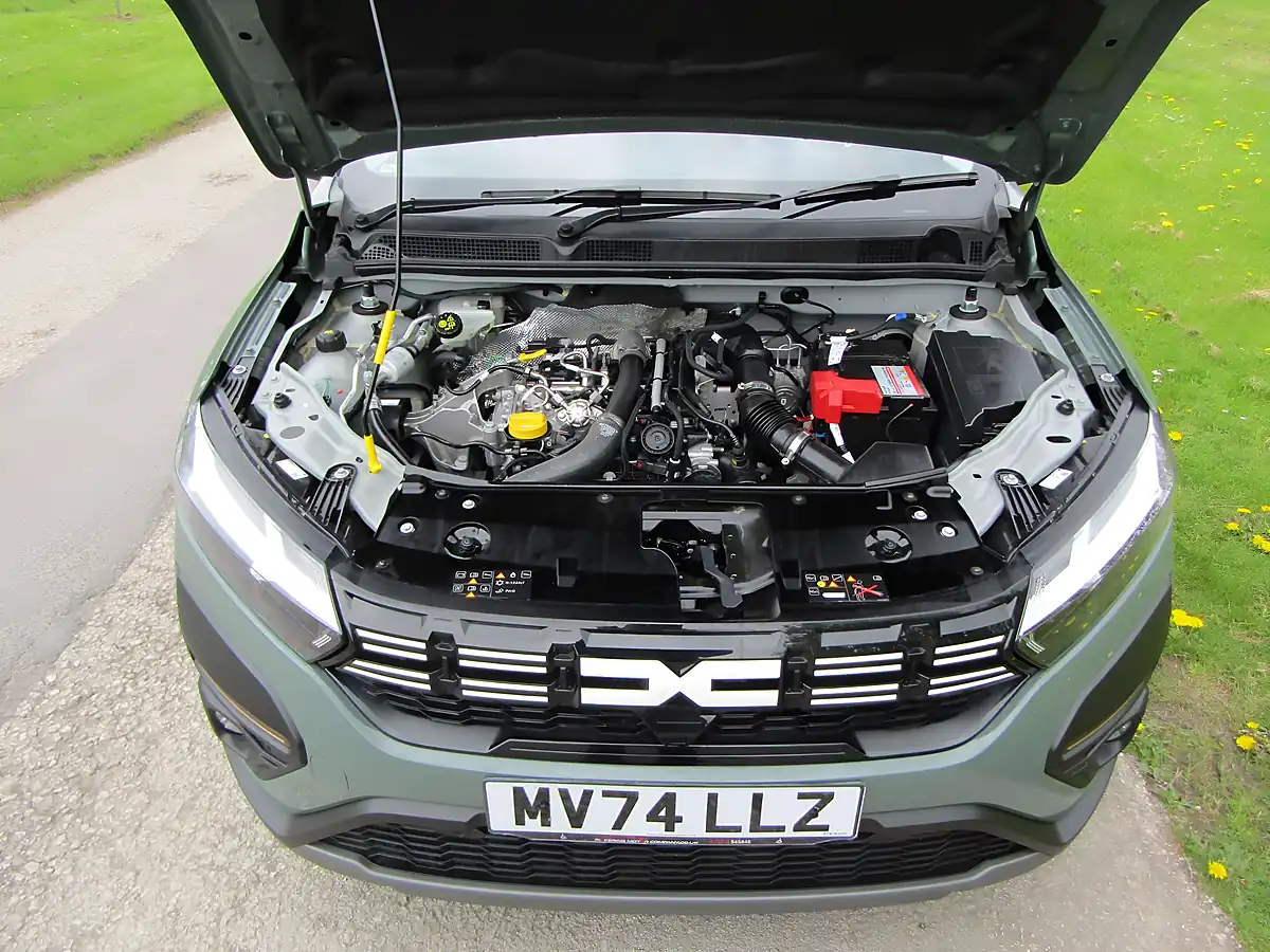 Used 2025 Dacia Jogger Extreme Dusty Khaki - Interior and Exterior details 11