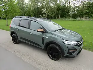 Used 2025 Dacia Jogger Extreme Dusty Khaki - Interior and Exterior details 3