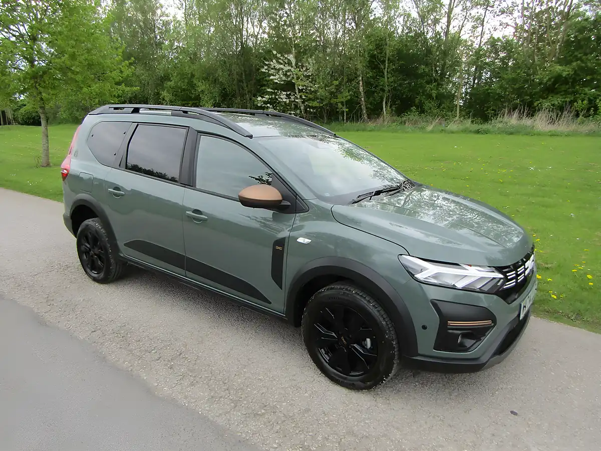Used 2025 Dacia Jogger Extreme Dusty Khaki - Interior and Exterior details 3
