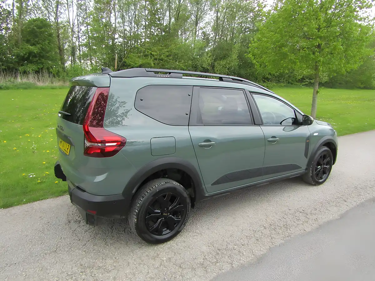 Used 2025 Dacia Jogger Extreme Dusty Khaki - Interior and Exterior details 6