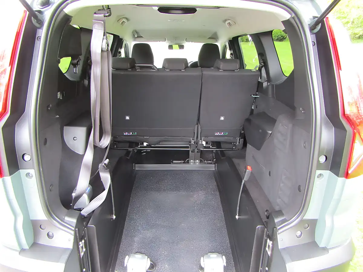 Used 2025 Dacia Jogger Extreme Dusty Khaki - Interior and Exterior details 7