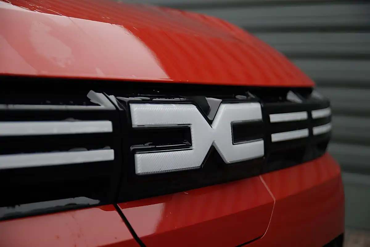 Used 2025 Dacia Spring Expression Red - Interior and Exterior details 15