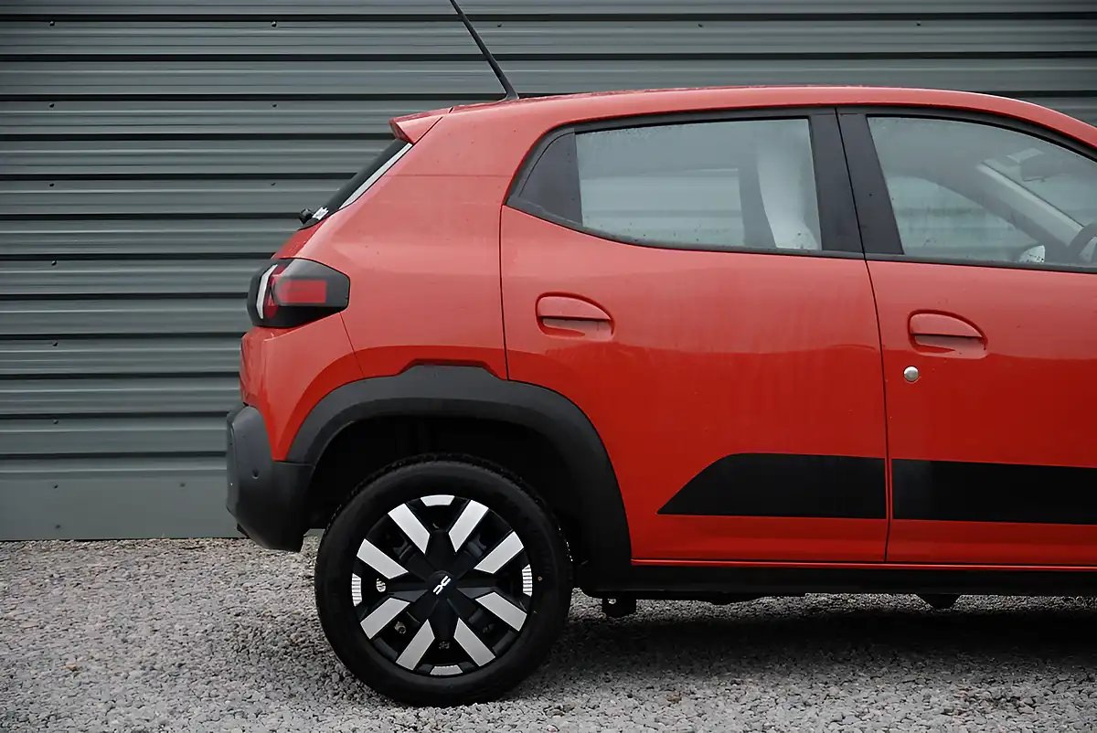 Used 2025 Dacia Spring Expression Red - Interior and Exterior details 16