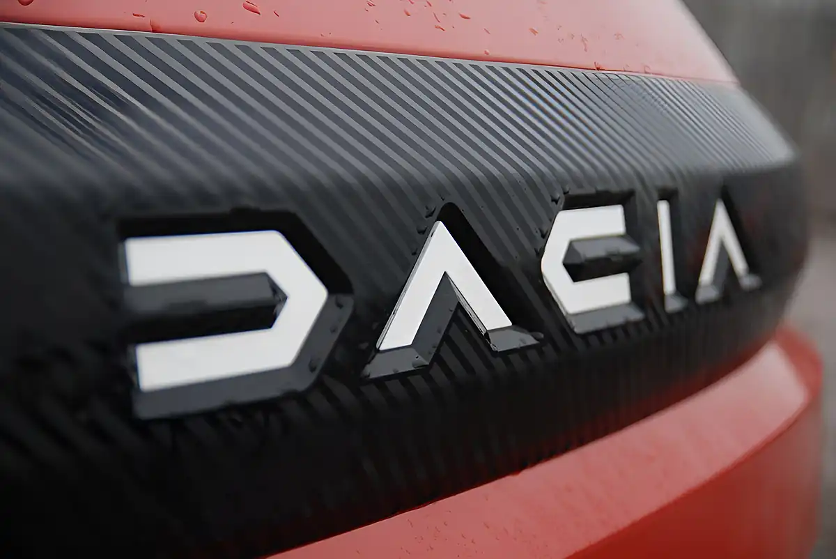 Used 2025 Dacia Spring Expression Red - Interior and Exterior details 17