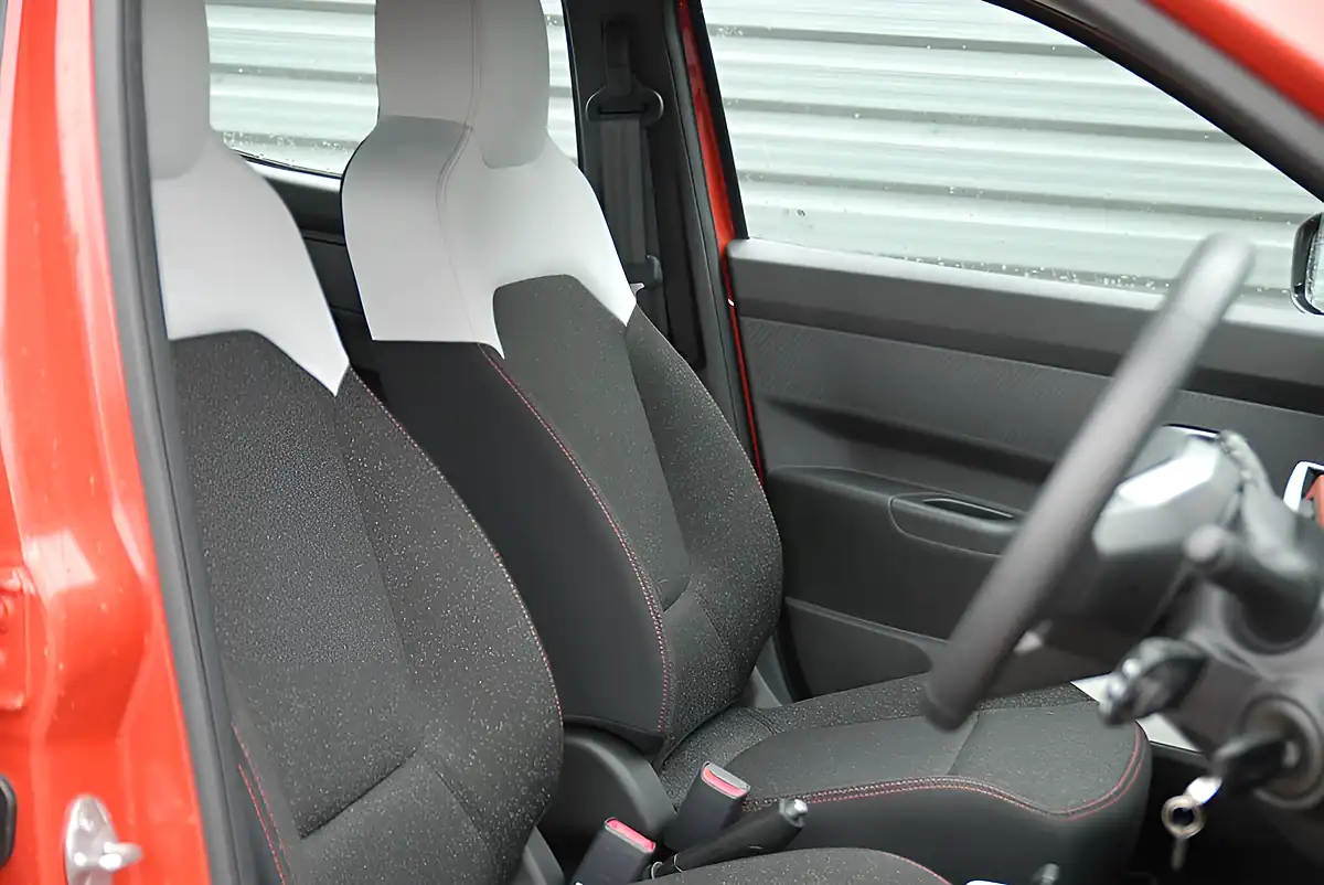 Used 2025 Dacia Spring Expression Red - Interior and Exterior details 5