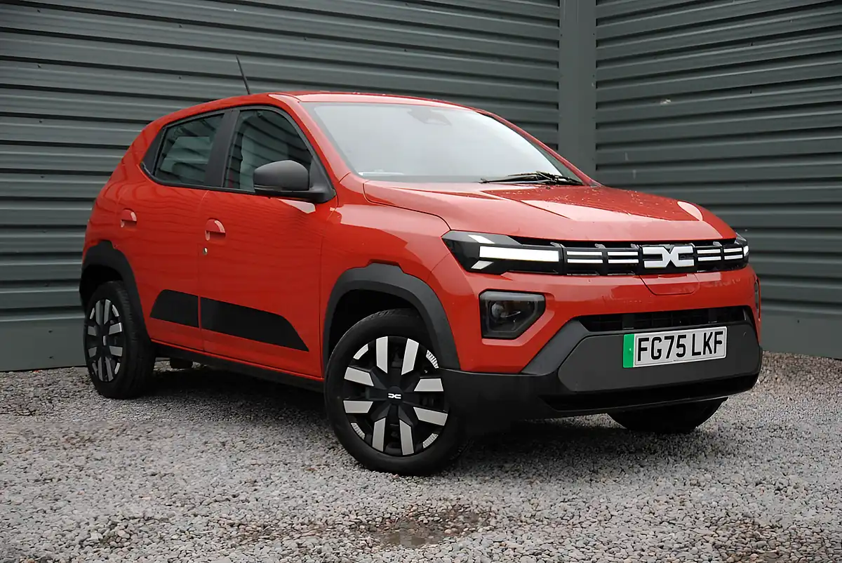 Used 2025 Dacia Spring Expression Red - Interior and Exterior details 6