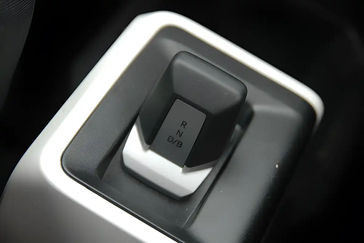 Used 2025 Dacia Spring Expression Red - Interior and Exterior details 7