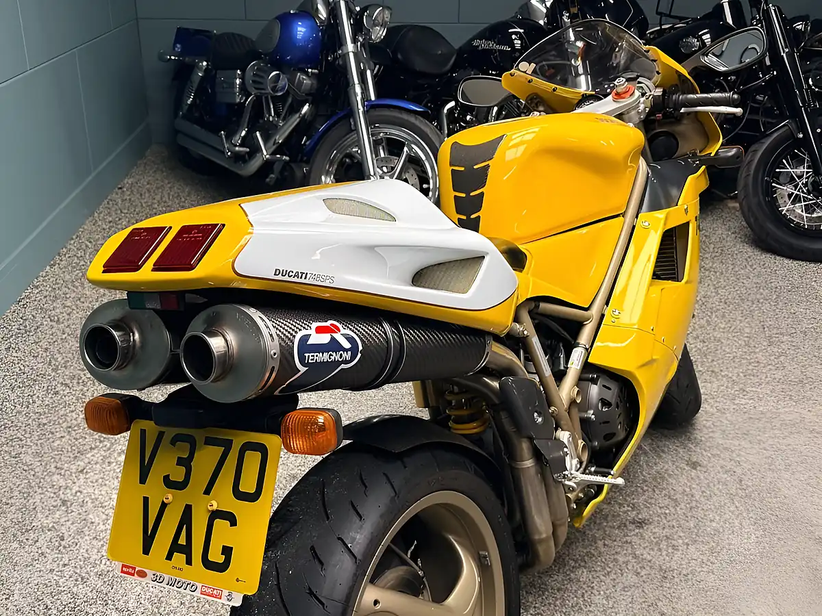 Used 2025 Ducati 748 Sps Yellow - Interior and Exterior details 14