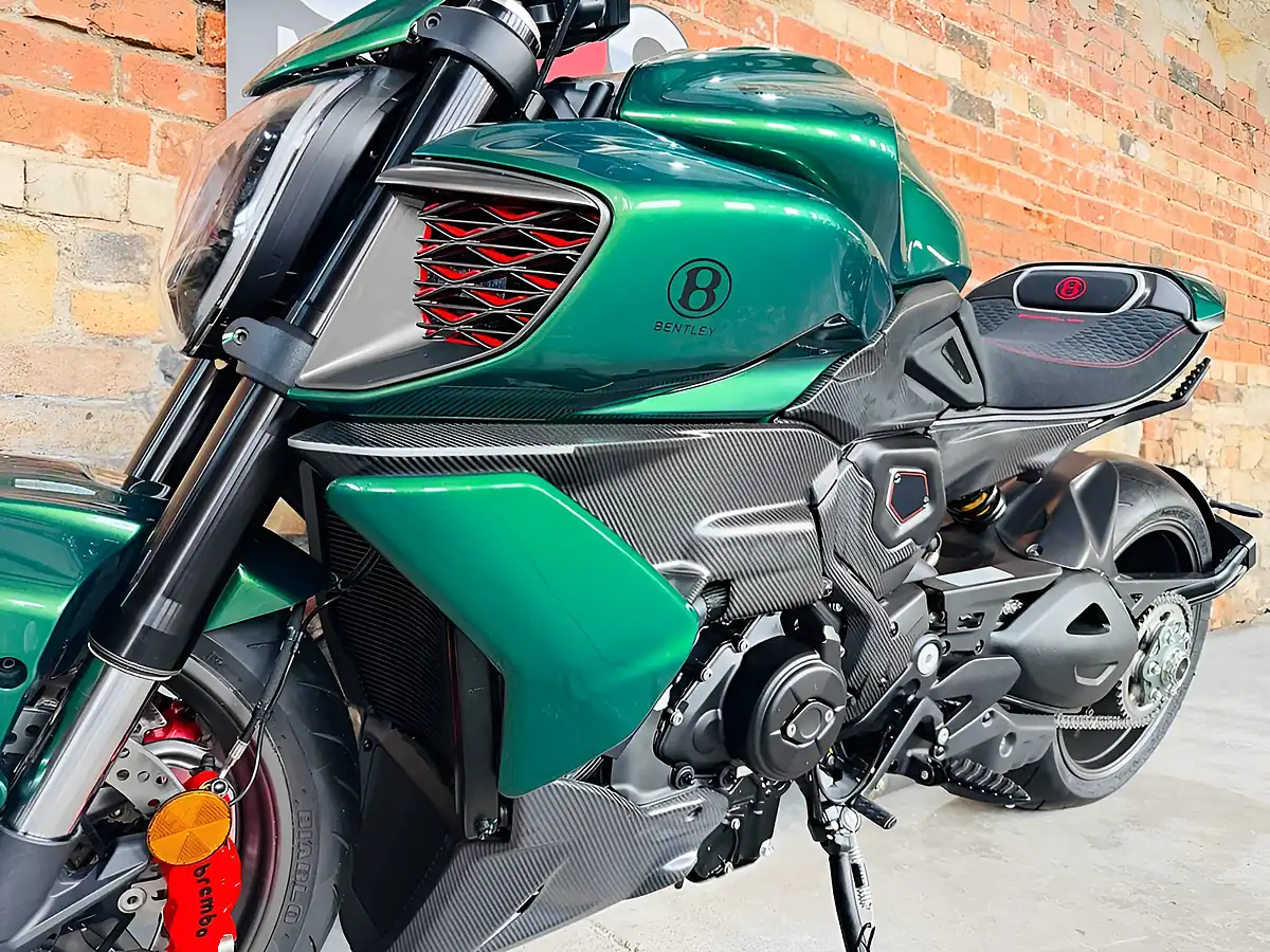 Used 2025 Ducati Diavel V4 Bentley 301 of 500 Green - Interior and Exterior details 16