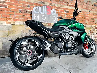Used 2025 Ducati Diavel V4 Bentley 301 of 500 Green - Interior and Exterior details 4