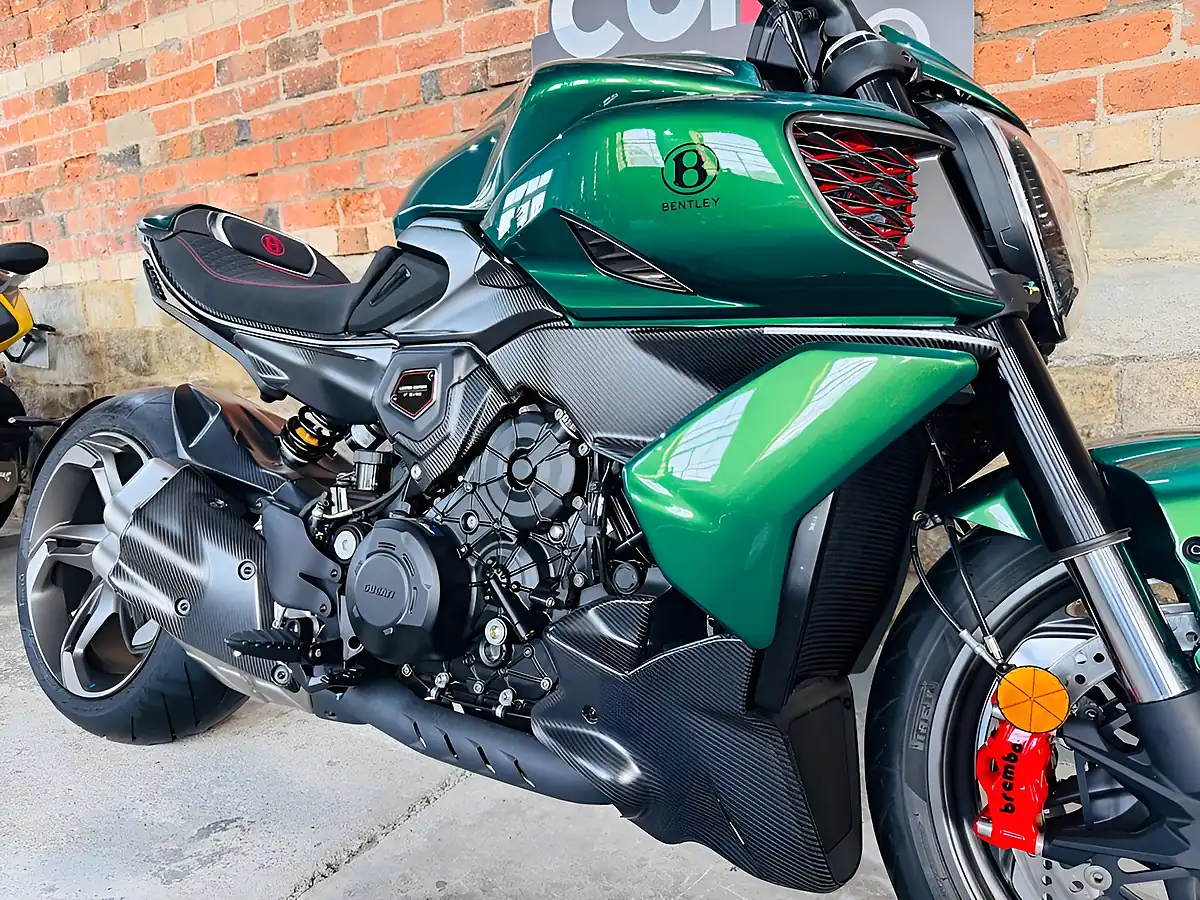 Used 2025 Ducati Diavel V4 Bentley 301 of 500 Green - Interior and Exterior details 6
