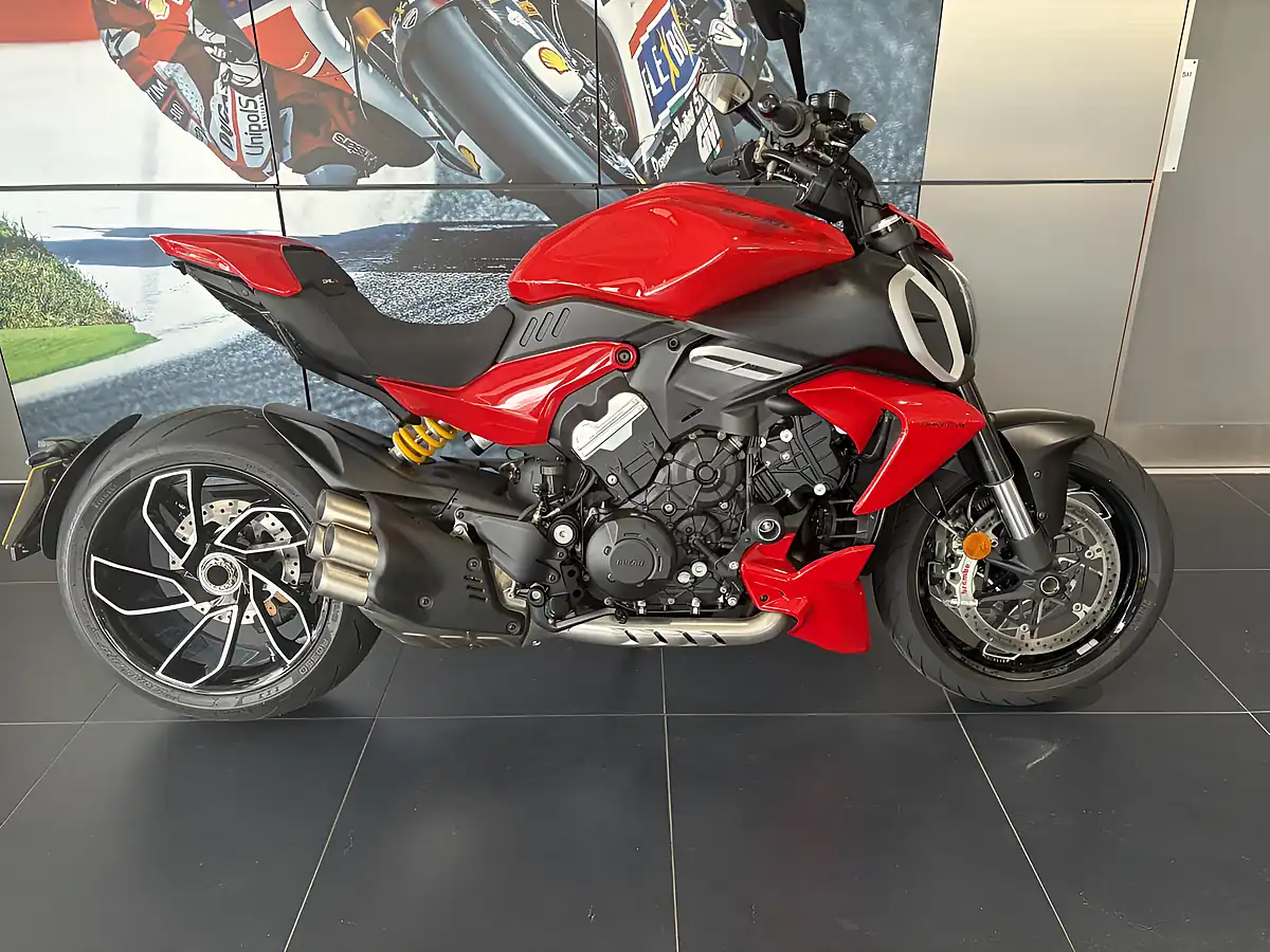 Used 2025 Ducati Hypermotard Mono - Interior and Exterior details 12
