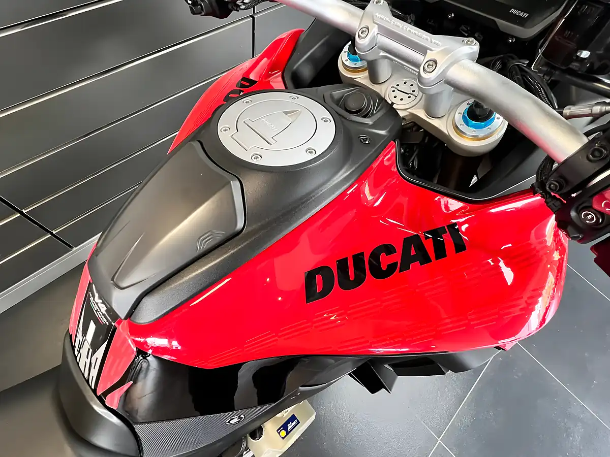 Used 2025 Ducati Multistrada V4 Pikes Peak Multi-Coloured - Interior and Exterior details 11
