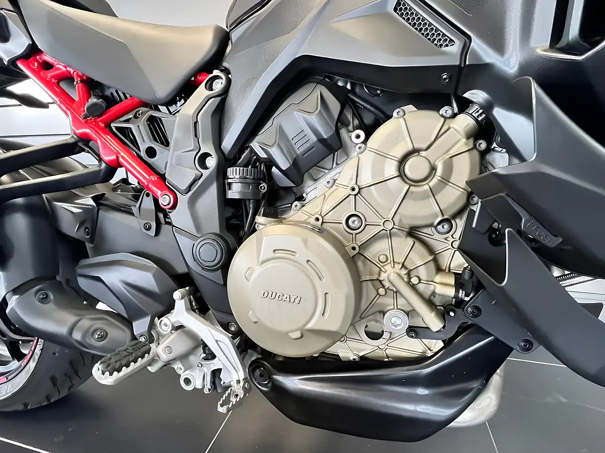 Used 2025 Ducati Multistrada V4 Pikes Peak Multi-Coloured - Interior and Exterior details 12