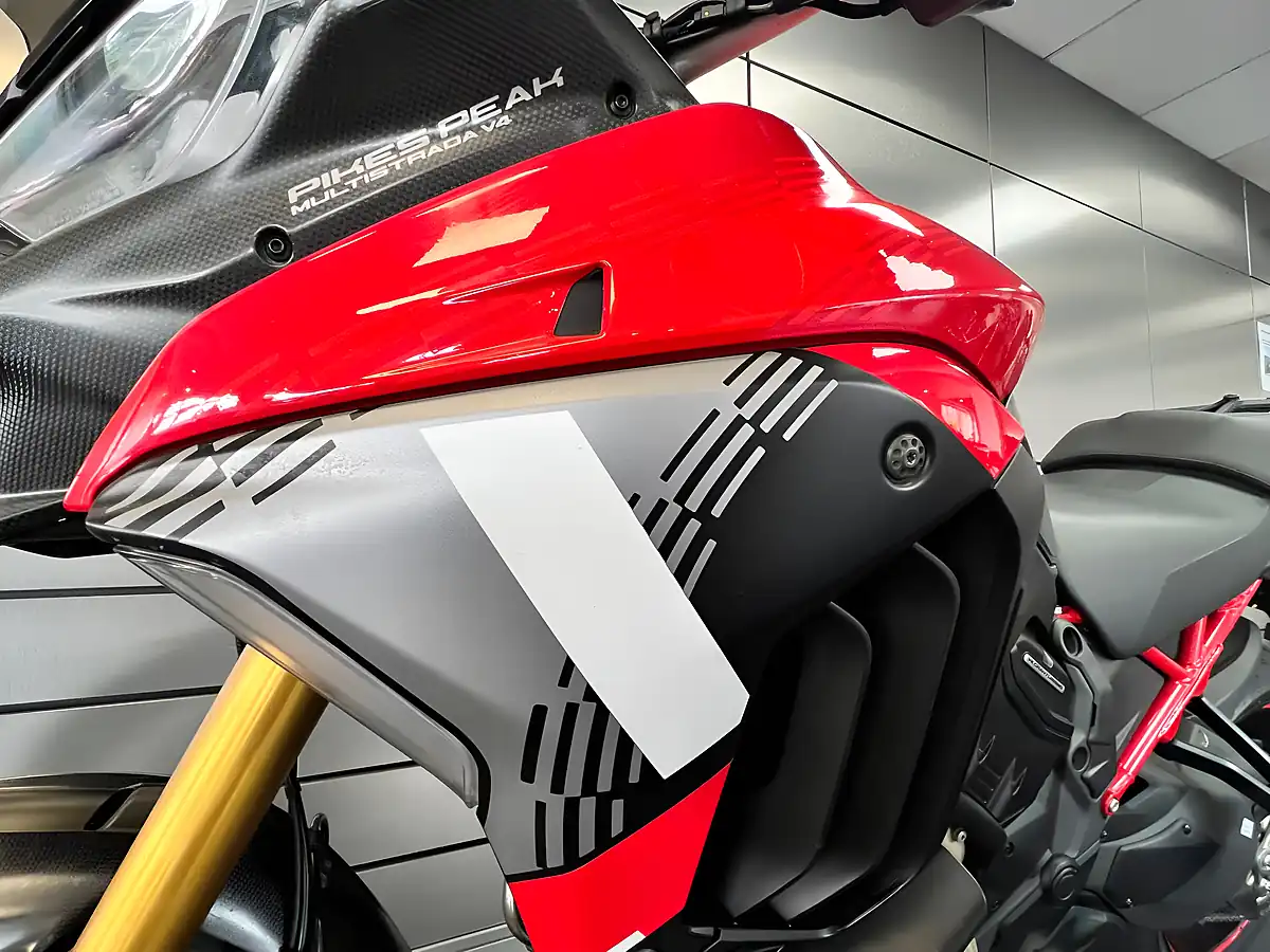 Used 2025 Ducati Multistrada V4 Pikes Peak Multi-Coloured - Interior and Exterior details 18
