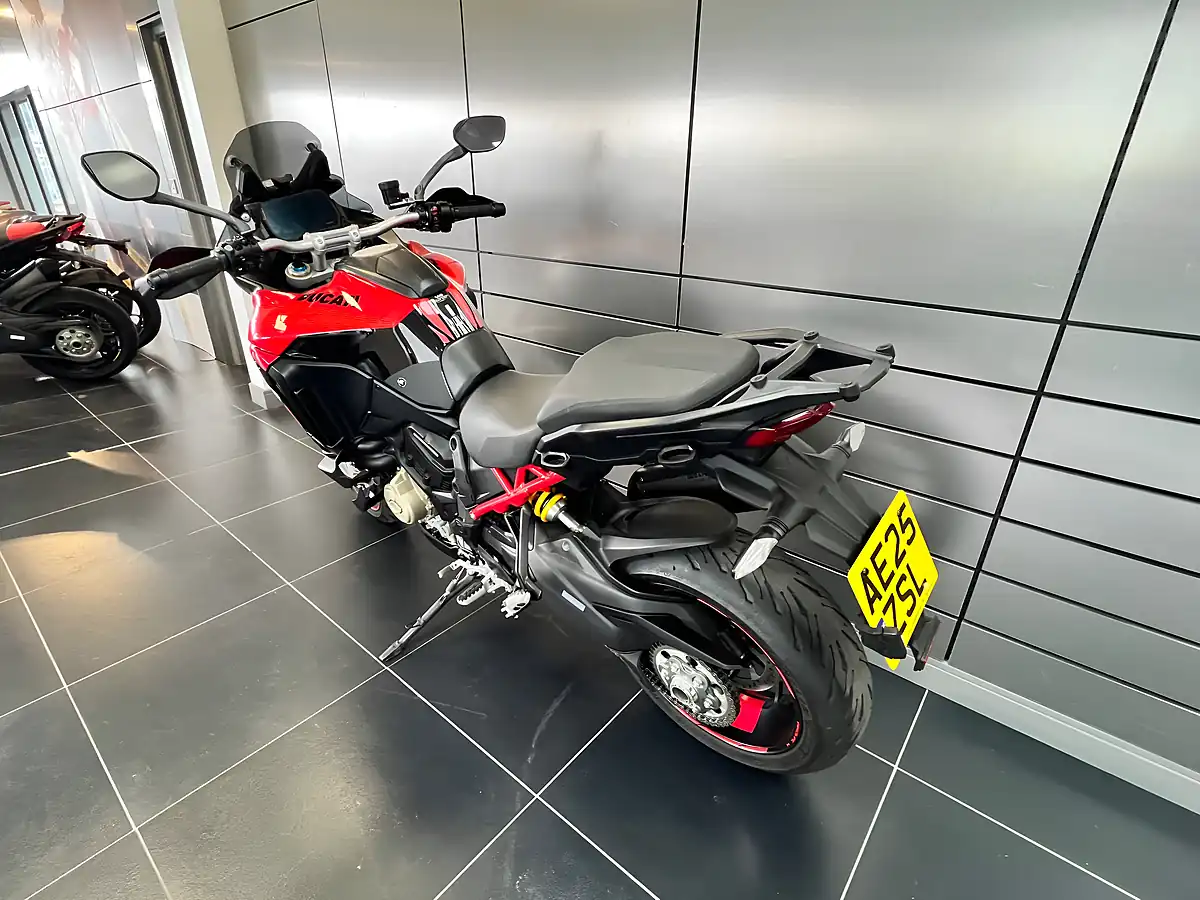Used 2025 Ducati Multistrada V4 Pikes Peak Multi-Coloured - Interior and Exterior details 6