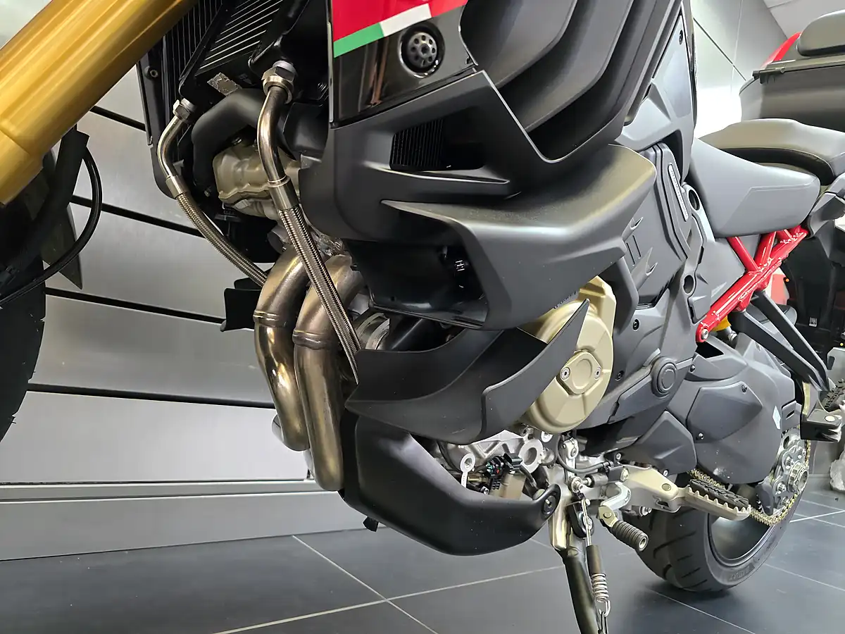 Used 2025 Ducati Multistrada V4 Pikes Peak Multi-Coloured - Interior and Exterior details 18