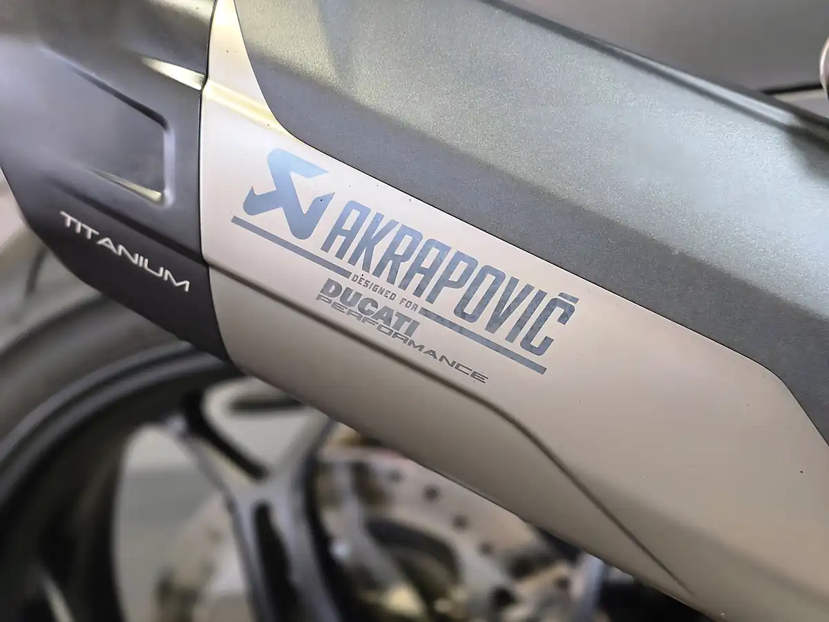 Used 2025 Ducati Multistrada V4 Pikes Peak Multi-Coloured - Interior and Exterior details 8