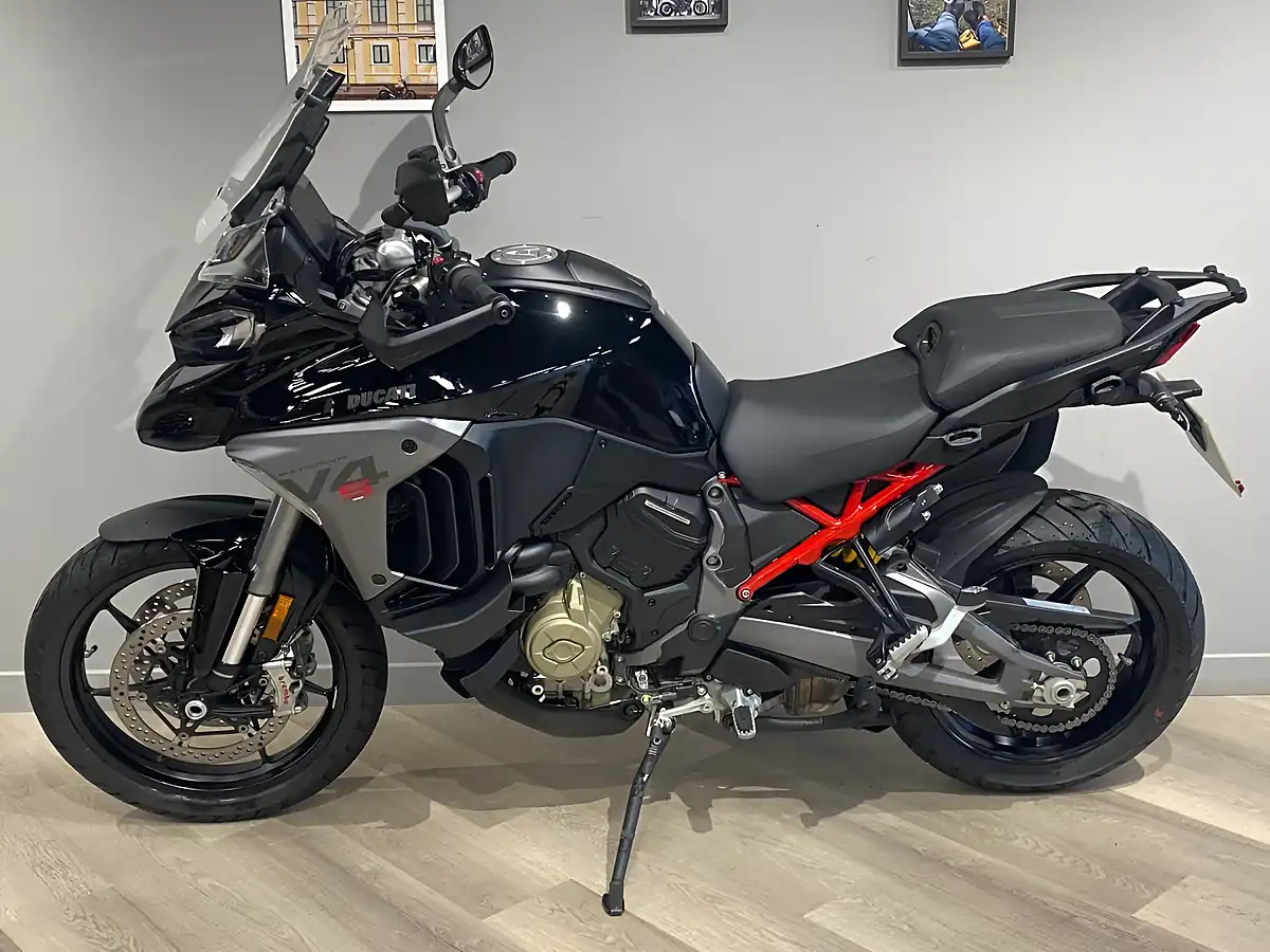 Used 2025 Ducati Multistrada V4 Sport T&r Thrilling Black - Interior and Exterior details 2