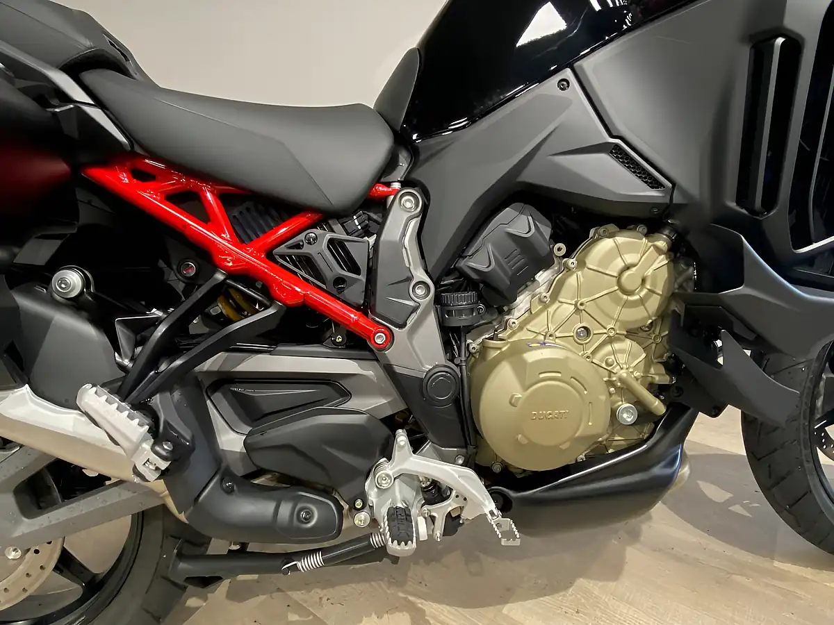 Used 2025 Ducati Multistrada V4 Sport T&r Thrilling Black - Interior and Exterior details 7
