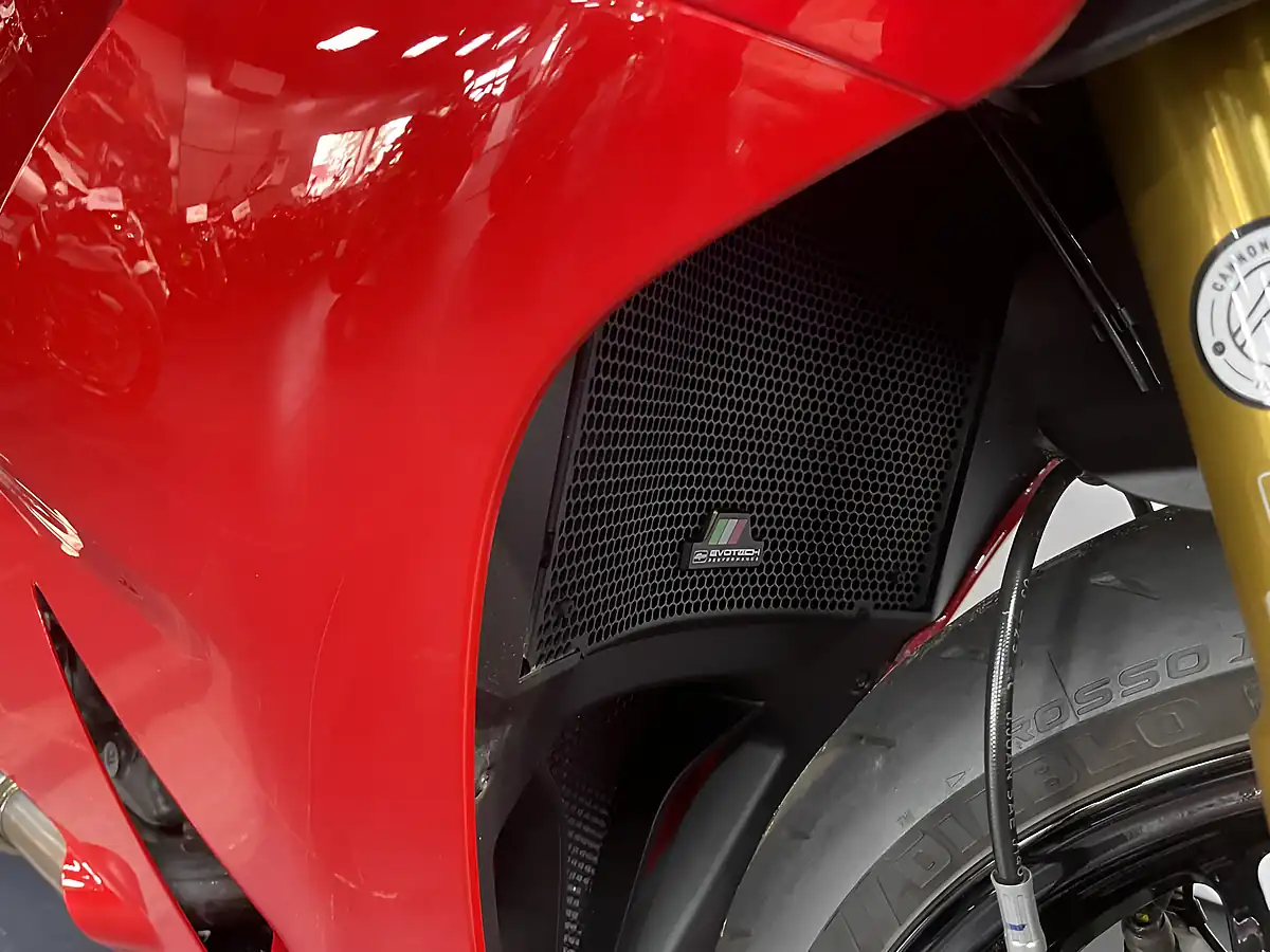 Used 2025 Ducati Panigale V2 S - Interior and Exterior details 8
