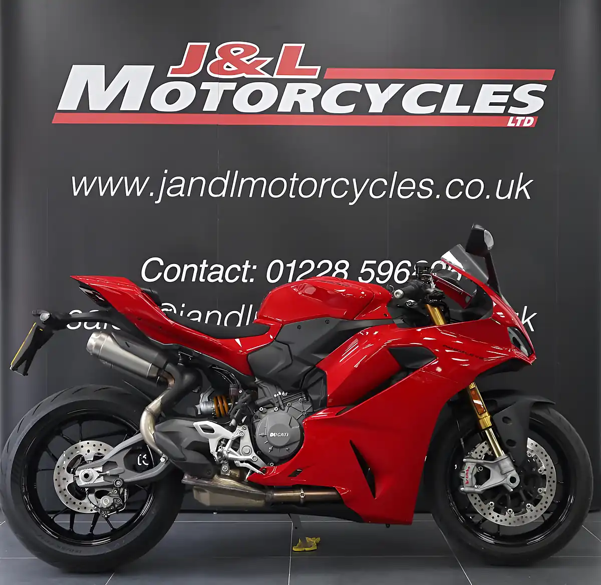 Used 2025 Ducati Panigale V2 S Red - Front View